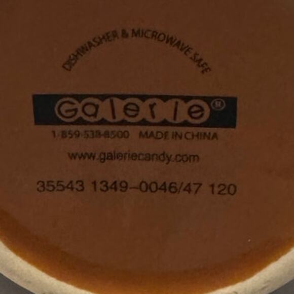 Pair of brown Galerie two-handle ceramic sock monkey mugs - Picture 4 of 4